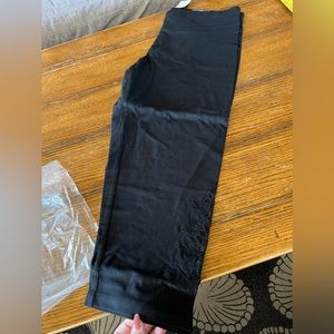Avenue Capri appliqué legging size 14/16
